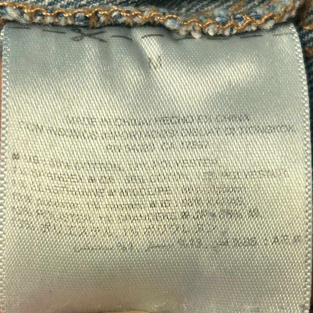 Old Navy Women’s Size M Jacket Classic Denim Blue Trucker Jean Pockets Western - Picture 13 of 15